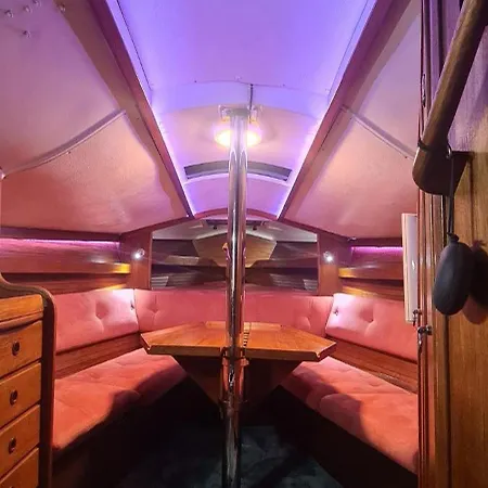 Botel Guy 33 - Sailing Yacht *