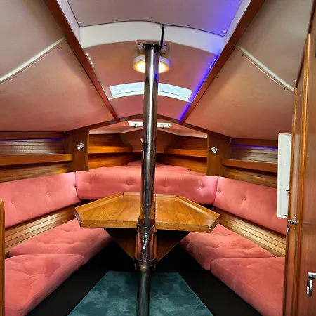 Private Yacht In The Heart Of Botel