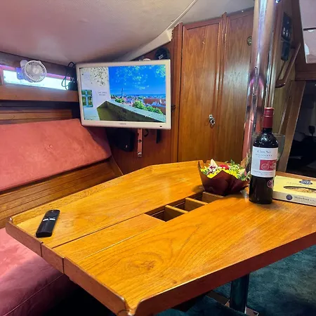 Bateau-hôtel Private Yacht In The Heart Of