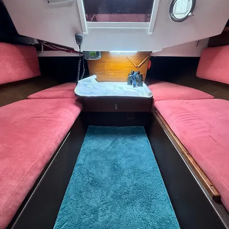 Private Yacht In The Heart Of Bådhotel *