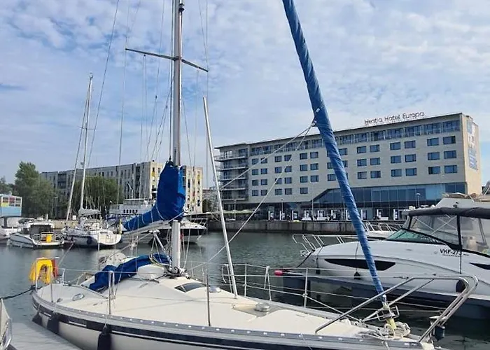 Botel Private Yacht In The Heart Of