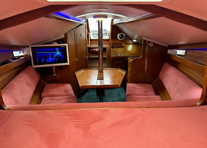 Bateau-hôtel Private Yacht In The Heart Of