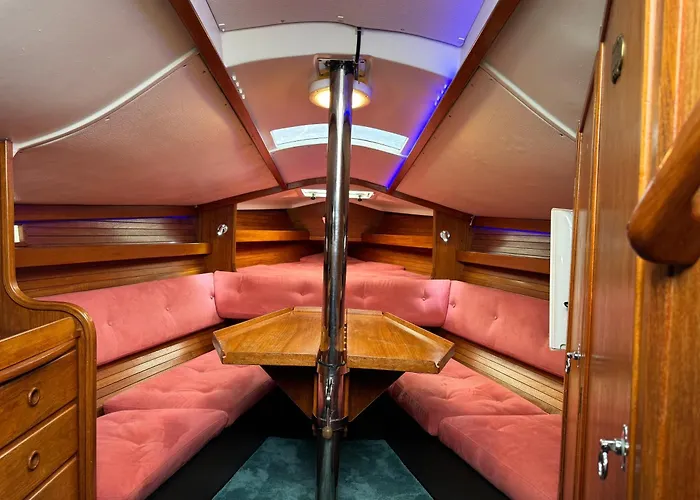 Private Yacht In The Heart Of Bådhotel