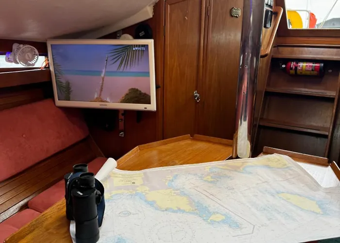 Private Yacht In The Heart Of Bådhotel Tallinn